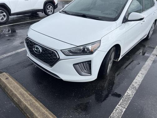 2021 Hyundai IONIQ Hybrid SE
