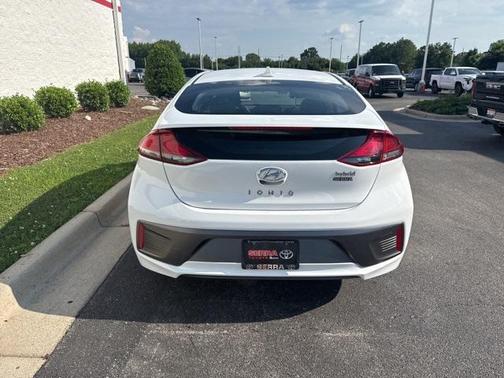 2021 Hyundai IONIQ Hybrid SE