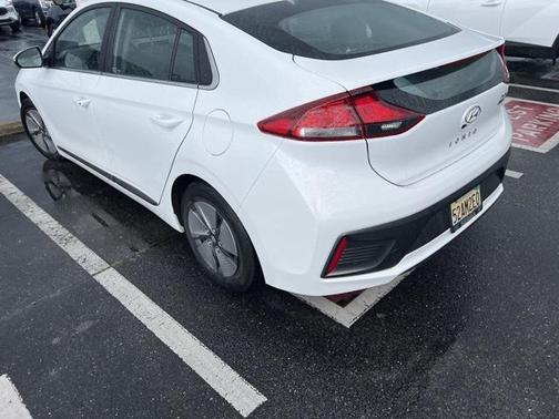 2021 Hyundai IONIQ Hybrid SE