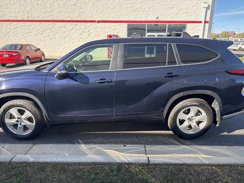 2023 Toyota Highlander LE