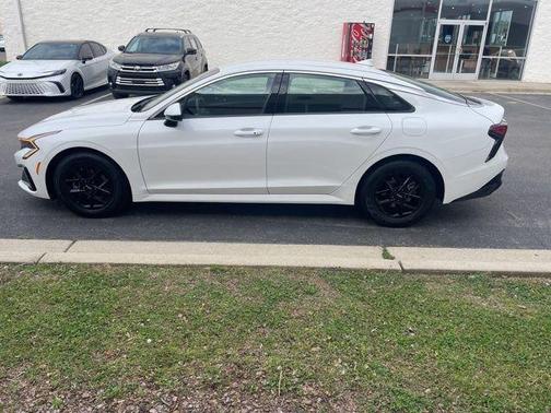 Snow White Pearl 2025 Kia K5 LXS