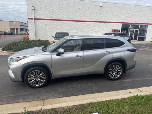 2024 Toyota Highlander Platinum