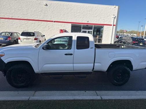 2022 Toyota Tacoma SR