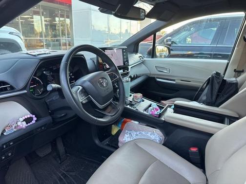 2023 Toyota Sienna XLE