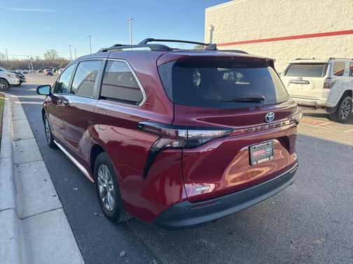 2023 Toyota Sienna XLE