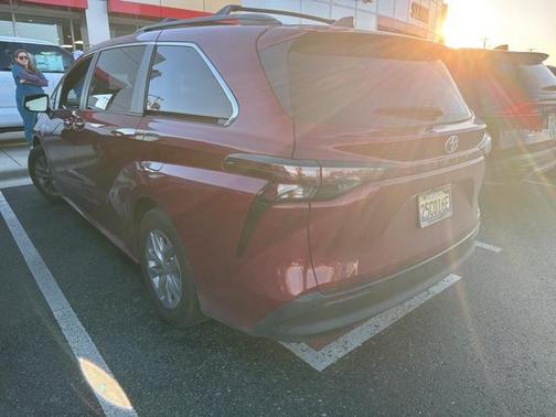 2023 Toyota Sienna XLE