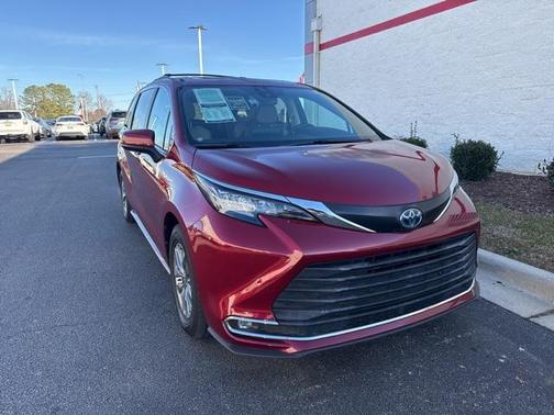 2023 Toyota Sienna XLE