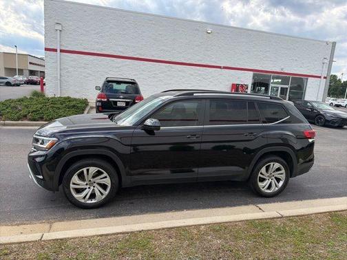 Deep Black Pearl 2023 Volkswagen Atlas 3.6L SE w/Technology