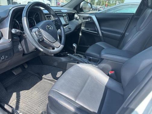 2018 Toyota RAV4 SE