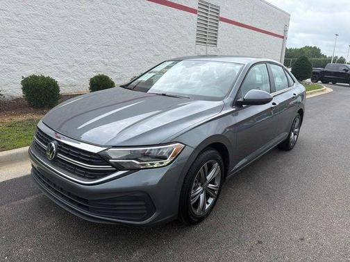 Platinum Gray Metallic 2024 Volkswagen Jetta 1.5T SE