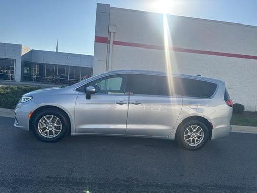 Silver Mist Clearcoat 2023 Chrysler Pacifica Touring L