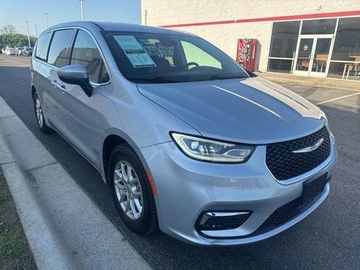 Silver Mist Clearcoat 2023 Chrysler Pacifica Touring L