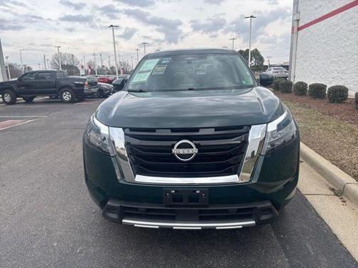 2025 Nissan Pathfinder SL 4WD