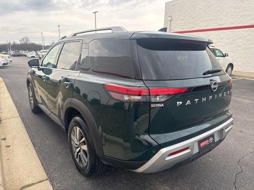 2025 Nissan Pathfinder SL 4WD