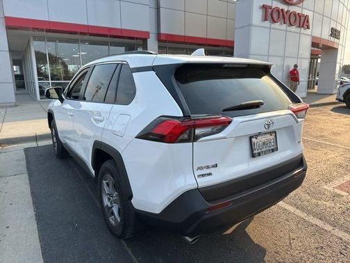 Ice Cap 2024 Toyota RAV4 XLE