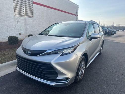 2023 Toyota Sienna XLE