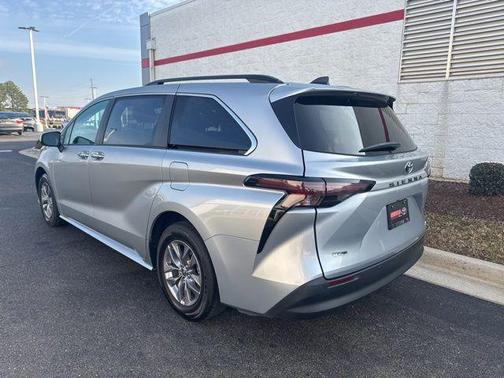 2023 Toyota Sienna XLE