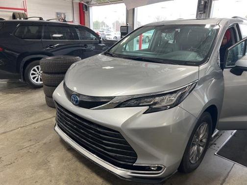 2023 Toyota Sienna XLE
