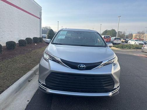 2023 Toyota Sienna XLE