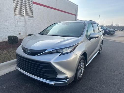 2023 Toyota Sienna XLE
