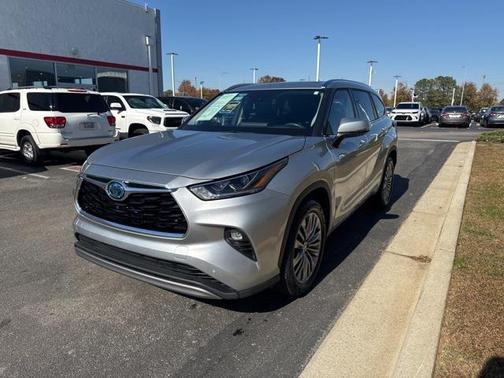 2022 Toyota Highlander Hybrid Platinum
