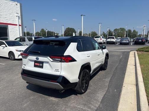 2024 Toyota RAV4 Hybrid SE