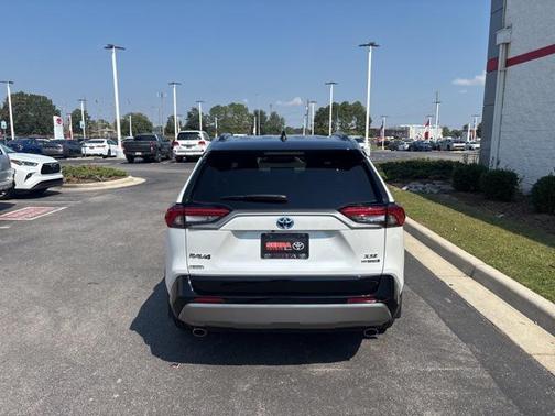 2024 Toyota RAV4 Hybrid SE