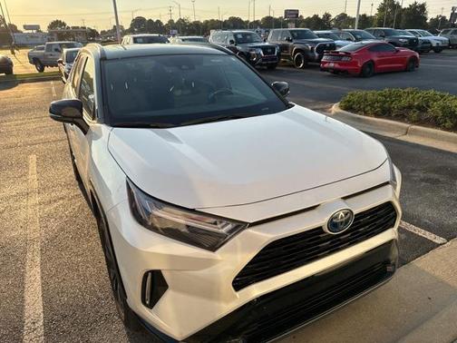 2024 Toyota RAV4 Hybrid SE