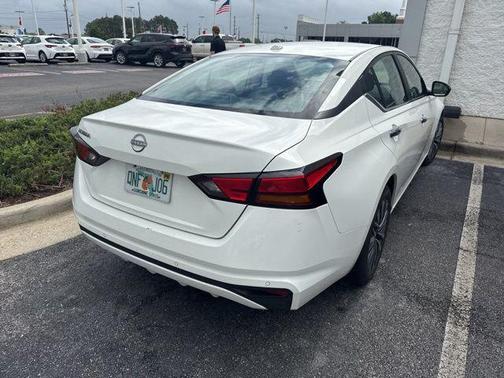 Glacier White 2025 Nissan Altima 2.5 SV