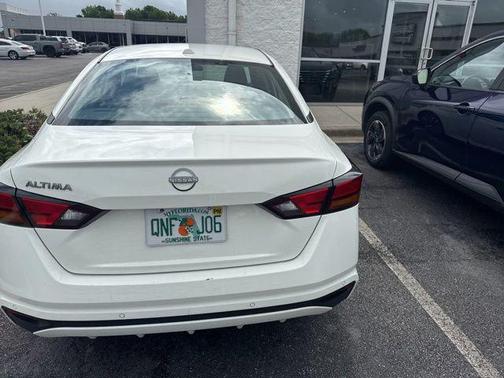 Glacier White 2025 Nissan Altima 2.5 SV