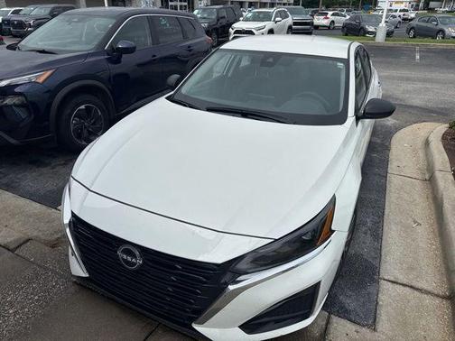 Glacier White 2025 Nissan Altima 2.5 SV