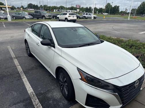 Glacier White 2025 Nissan Altima 2.5 SV