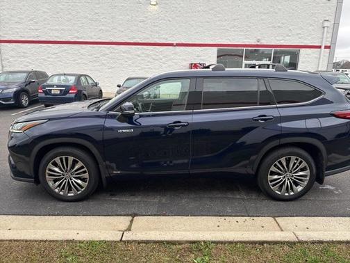 2021 Toyota Highlander Hybrid Platinum