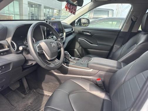 2024 Toyota Highlander XLE