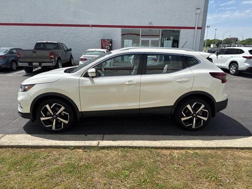 2022 Nissan Rogue Sport SL