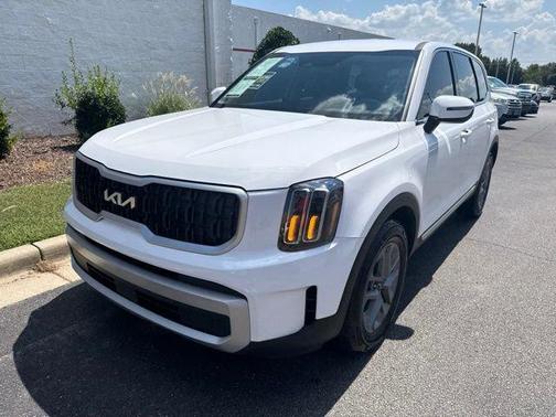 Glacial White Pearl 2024 Kia Telluride LX