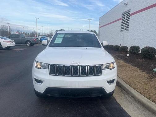 Photo 2 of 36 of 2020 Jeep Grand Cherokee Laredo
