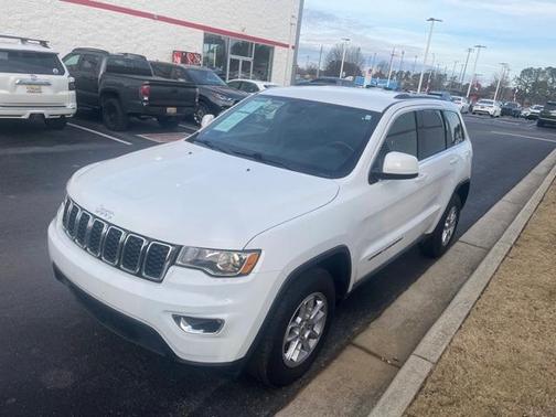 Photo 3 of 36 of 2020 Jeep Grand Cherokee Laredo