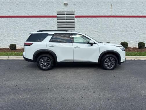 2025 Nissan Pathfinder SV FWD