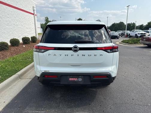 2025 Nissan Pathfinder SV FWD
