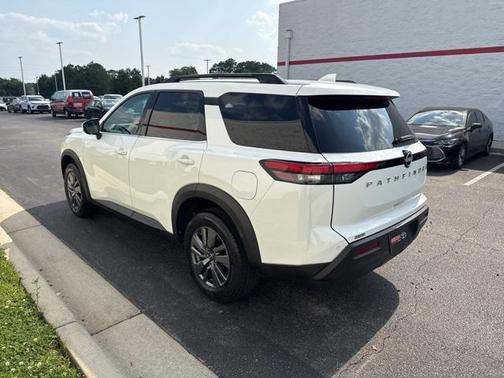 2025 Nissan Pathfinder SV FWD