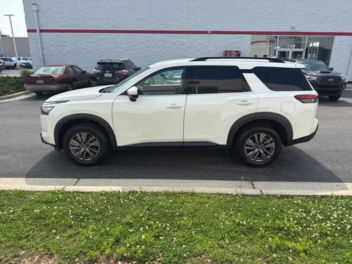 2025 Nissan Pathfinder SV FWD