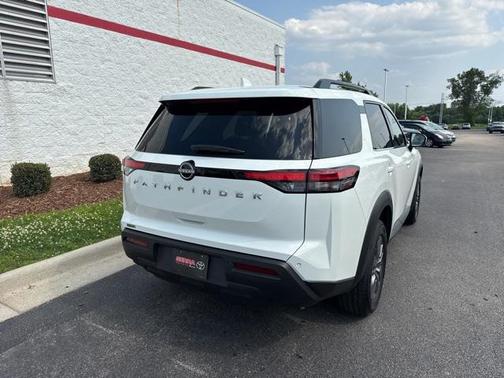 2025 Nissan Pathfinder SV FWD