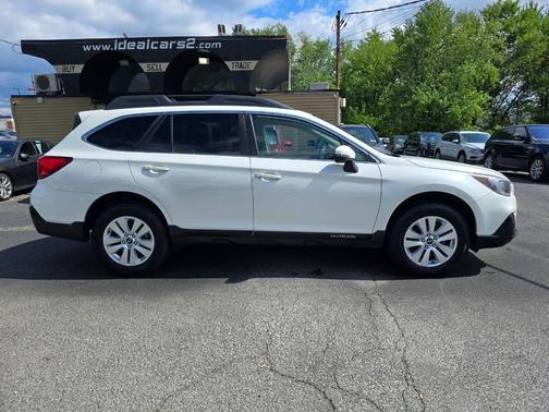 White 2018 Subaru Outback 2.5i Premium