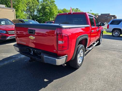 Red 2009 Chevrolet Silverado 1500 LT Crew Cab
