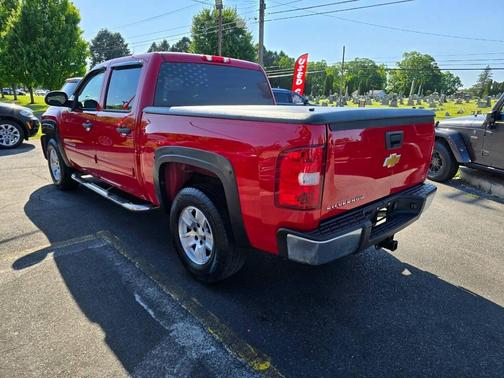 Red 2009 Chevrolet Silverado 1500 LT Crew Cab