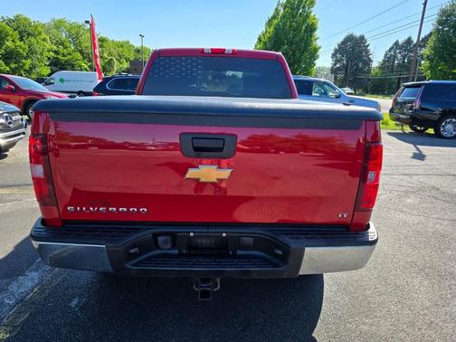 Red 2009 Chevrolet Silverado 1500 LT Crew Cab