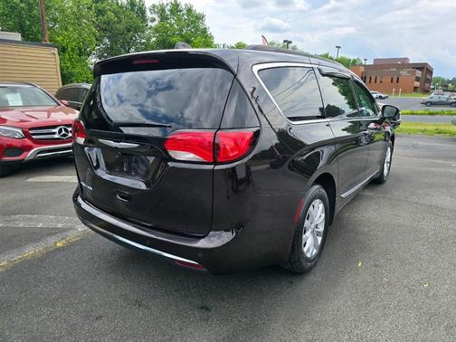 Black 2017 Chrysler Pacifica Touring-L