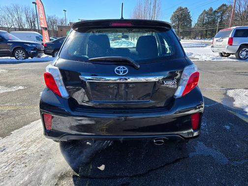 2014 Toyota Yaris LE