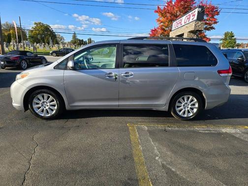 2013 Toyota Sienna LE